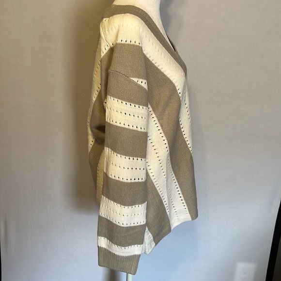 White and gray chevron light sweater; never worn - Picture 4 of 4